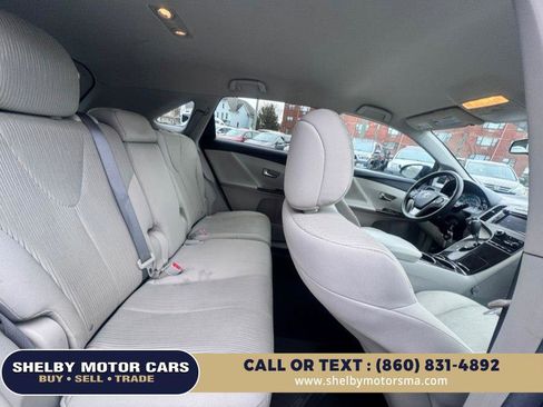 Used 2014 Toyota Venza LE image 16