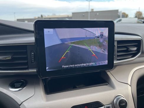 Used 2023 Ford Explorer XLT image 19