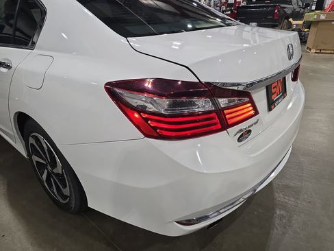 Used 2017 Honda Accord EX-L image 34