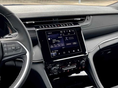 New 2025 Jeep Grand Cherokee L Laredo w/ Luxury Tech Group I image 6