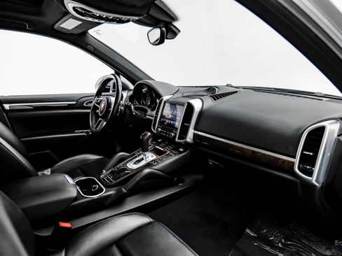 Used 2017 Porsche Cayenne S image 40