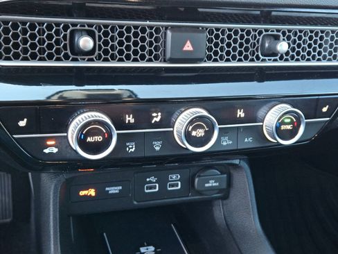 Used 2022 Honda Civic Touring image 18