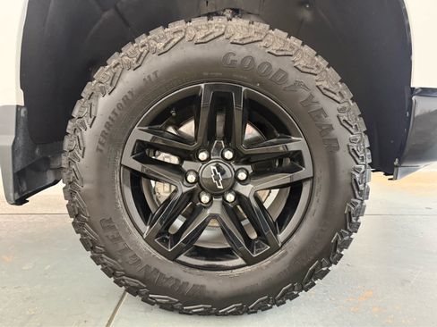 Used 2025 Chevrolet Silverado 1500 LT Trail Boss AWD/4WD image 9