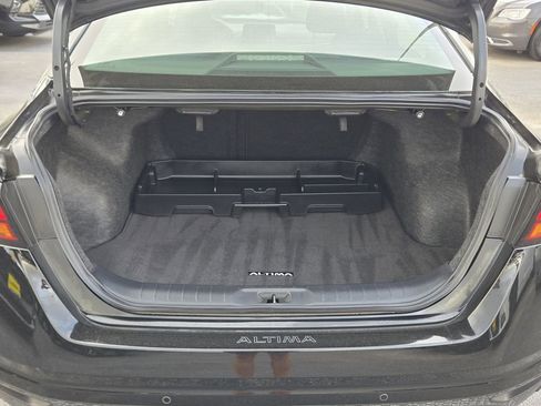 Used 2025 Nissan Altima 2.5 SV FWD image 10