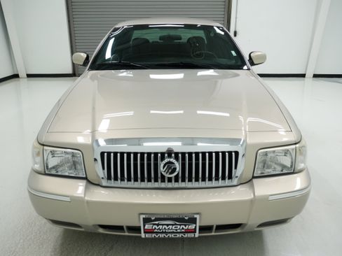 Used 2008 Mercury Grand Marquis GS image 2
