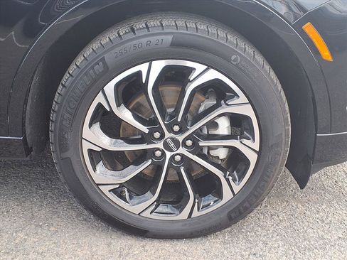 Used 2024 Lincoln Nautilus Reserve w/ Equipment Group 202A image 10