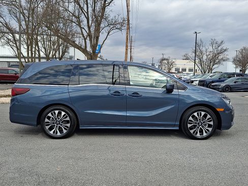 Used 2025 Honda Odyssey Elite image 7