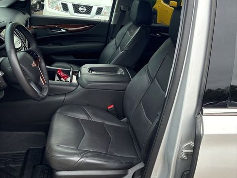 Used 2020 Cadillac Escalade Luxury w/ LPO, Radiant Package AWD/4WD image 5