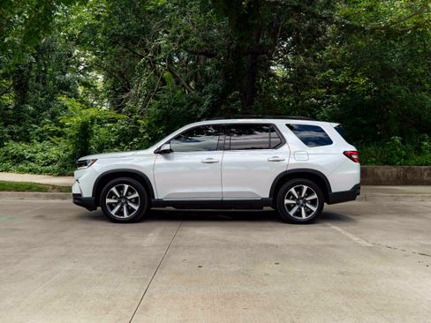 Used 2023 Honda Pilot Touring image 6