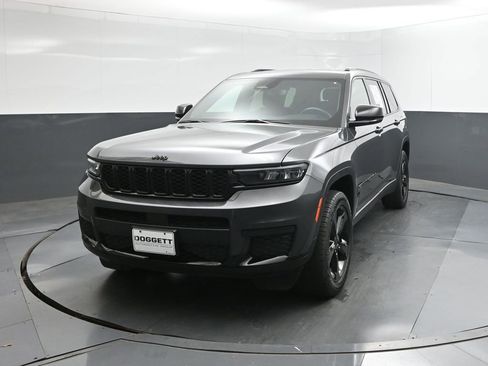 Used 2021 Jeep Grand Cherokee L Laredo image 1