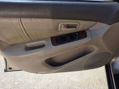 Used 1999 Lexus ES 330 FWD image 18