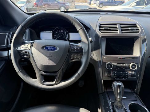 Used 2019 Ford Explorer XLT w/ Equipment Group 202A image 26