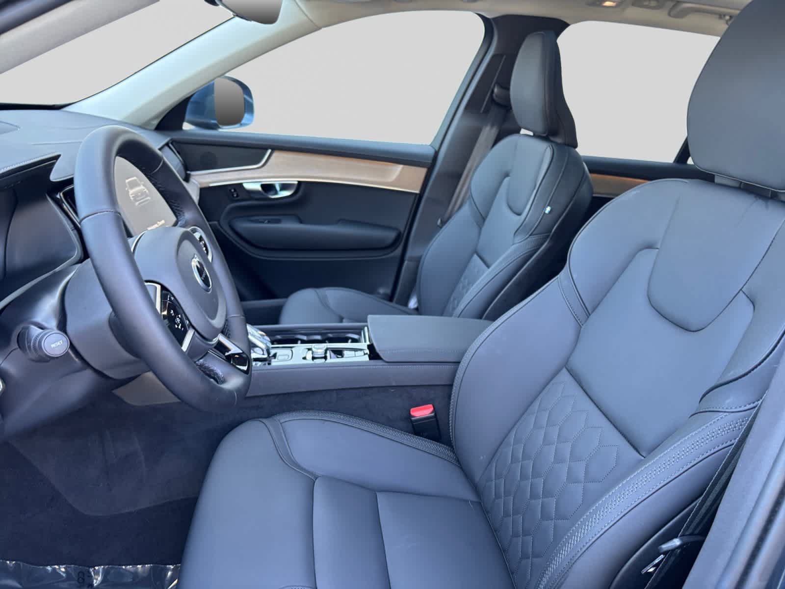 Used 2025 Volvo XC90 B5 Plus AWD/4WD image 10