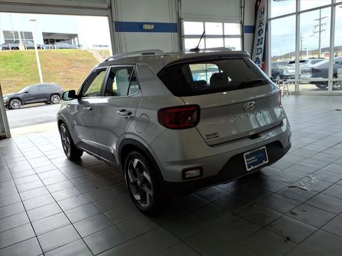 Certified 2024 Hyundai Venue SEL image 7