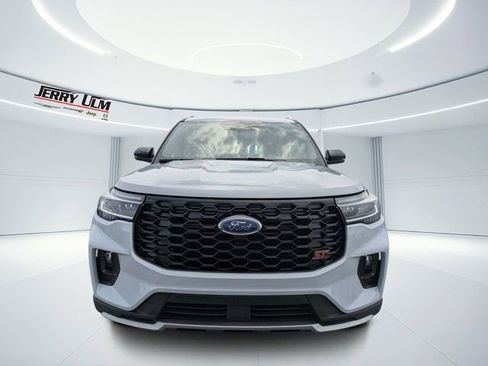 Used 2025 Ford Explorer Platinum w/ LUX Leather Package AWD/4WD image 8