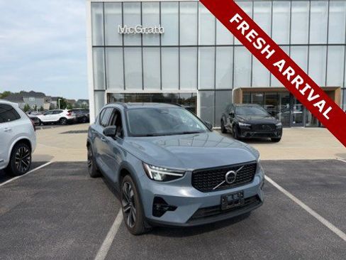 Used 2023 Volvo XC40 B5 Ultimate w/ Protection Package Premier AWD/4WD image 1