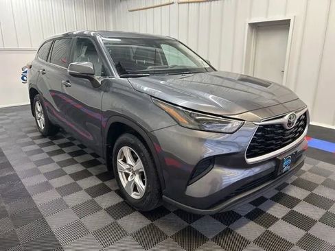 Used 2023 Toyota Highlander L AWD/4WD image 2