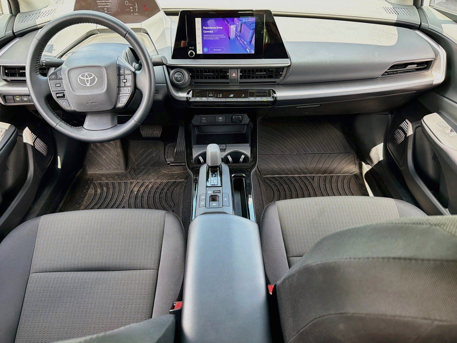 Used 2025 Toyota Prius LE FWD image 29