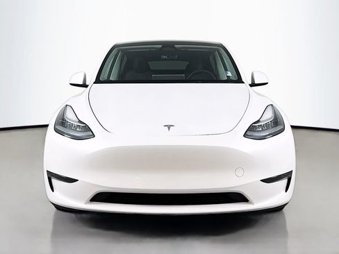 Used 2023 Tesla Model Y Long Range AWD/4WD image 2