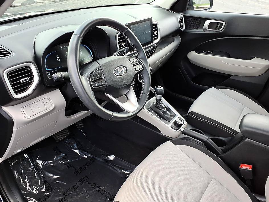 Used 2026 Hyundai Venue SEL FWD image 14
