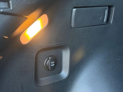 Used 2025 Kia Sportage LX image 17