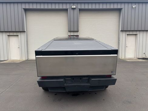 Used 2024 Tesla Cybertruck AWD Crew Cab image 8
