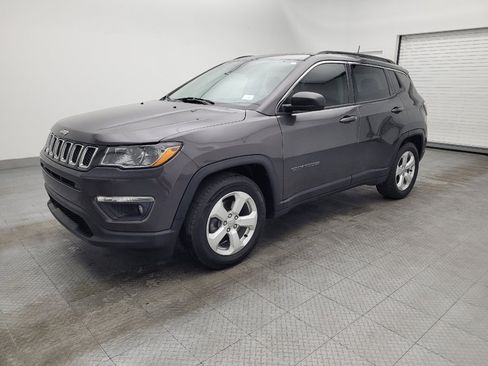 Used 2019 Jeep Compass Latitude image 2