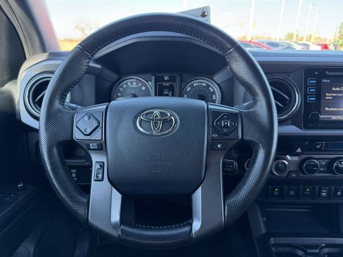 Used 2016 Toyota Tacoma TRD Sport image 28