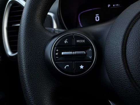 Used 2025 Kia Soul LX w/ LX Technology Package FWD image 31