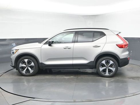 Used 2023 Volvo XC40 B5 Plus w/ Driver Assist Package image 5