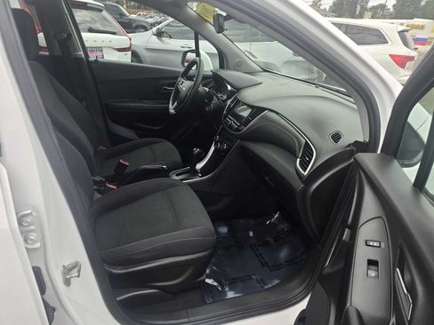 Used 2019 Chevrolet Trax LS w/ Tint and Cruise Package AWD/4WD image 32