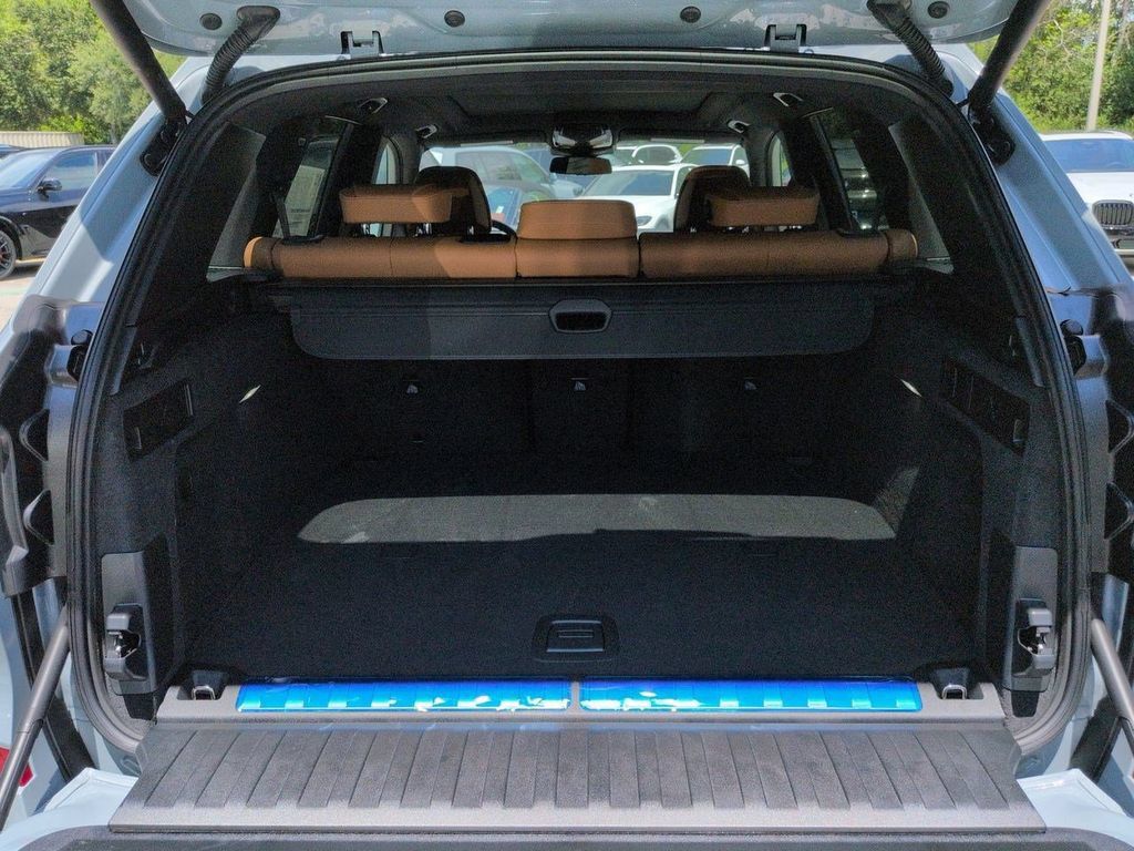 New 2026 BMW X5 xDrive50e w/ M Sport Package AWD/4WD image 13