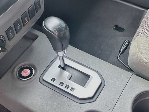 Used 2021 Nissan Frontier SV w/ Midnight Edition Floor Mats AWD/4WD image 16
