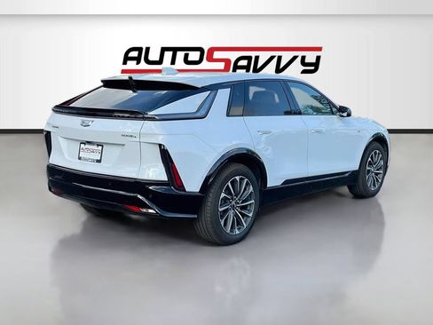 Used 2026 Cadillac Lyriq Sport AWD/4WD image 7