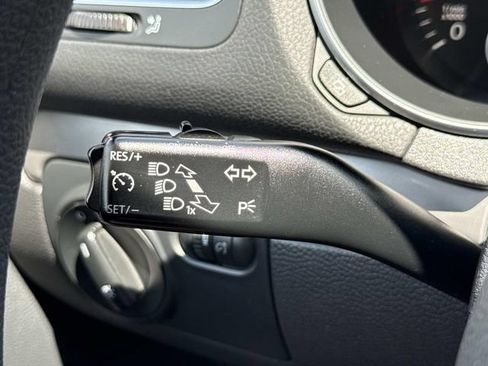 Used 2011 Volkswagen Golf 2-Door FWD image 23