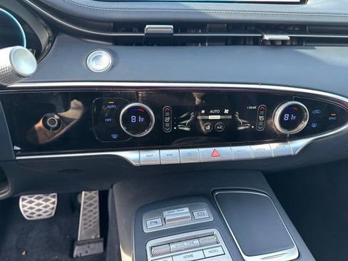 Used 2023 Genesis GV70 2.5T w/ Sport Prestige Package image 29