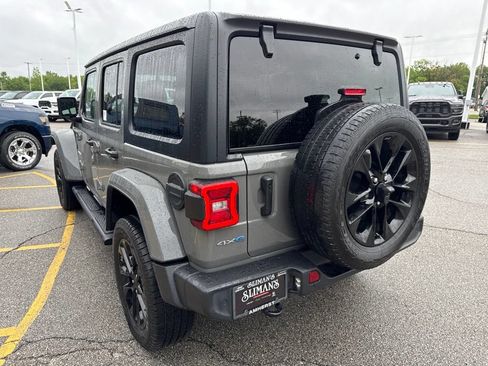 Used 2021 Jeep Wrangler Unlimited Sahara w/ Cold Weather Group AWD/4WD image 7