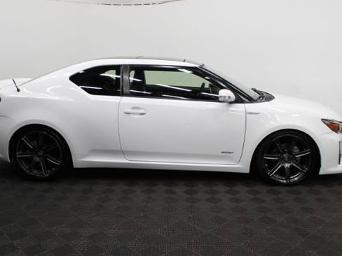 Used 2014 Scion tC image 4