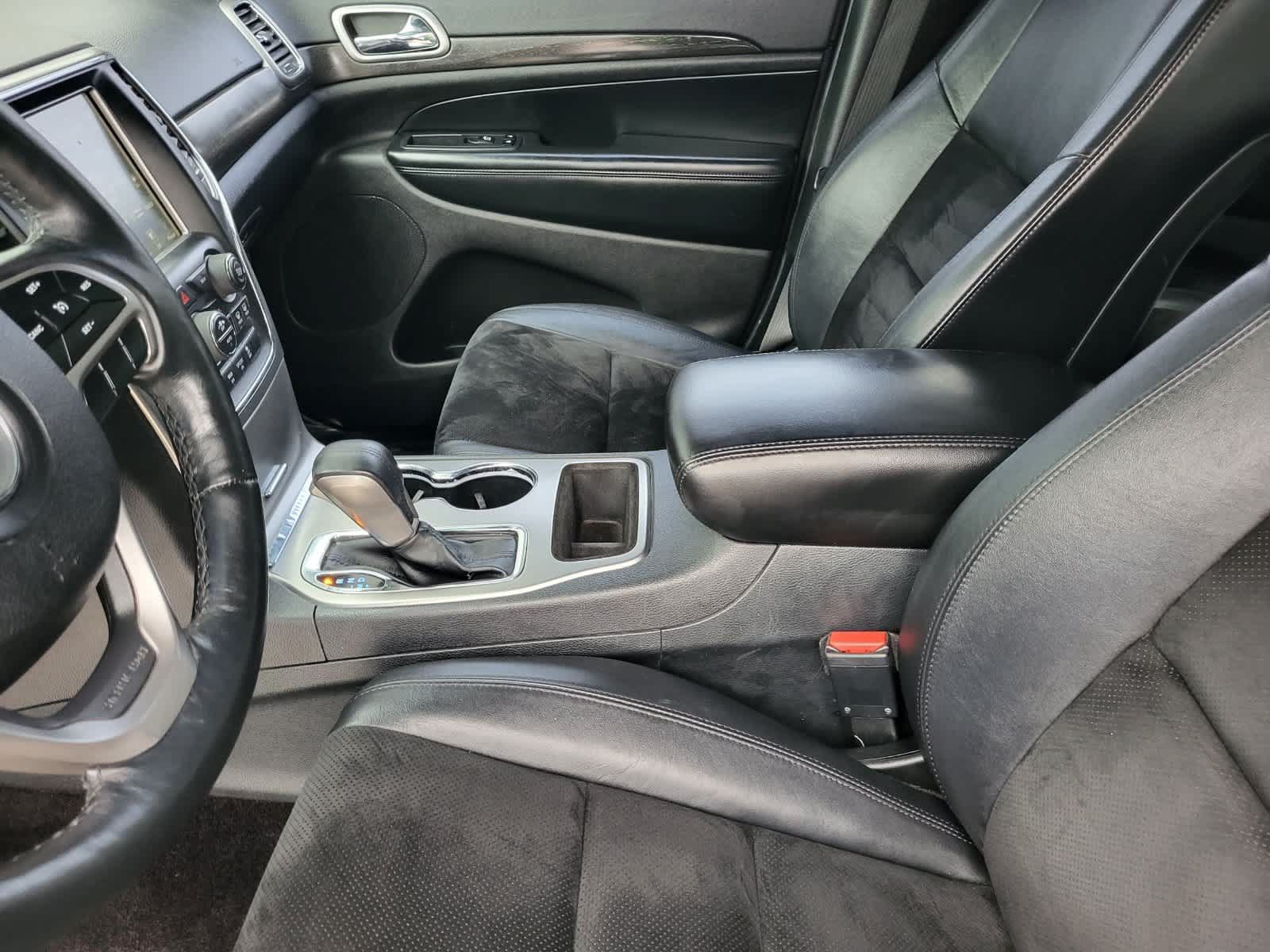 Used 2017 Jeep Grand Cherokee Altitude AWD/4WD image 25