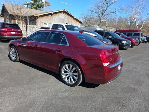 Used 2021 Chrysler 300 Touring w/ Chrome Appearance Package image 10