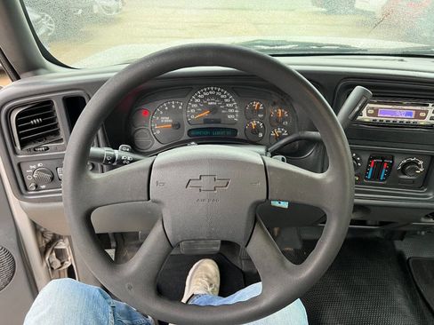 Used 2005 Chevrolet Silverado 1500 W/T image 10