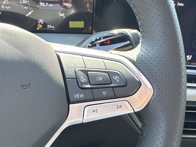 New 2026 Volkswagen Tiguan SE R-Line FWD image 17