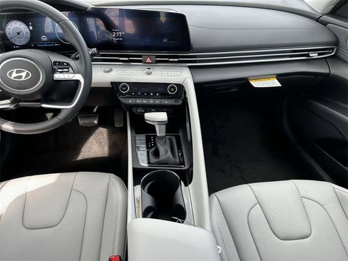 New 2026 Hyundai Elantra Limited image 4