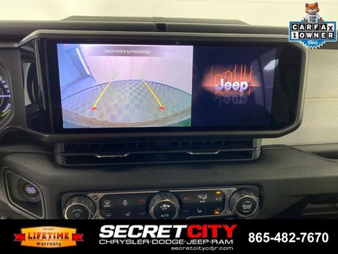 Used 2024 Jeep Wrangler Unlimited AWD/4WD image 22