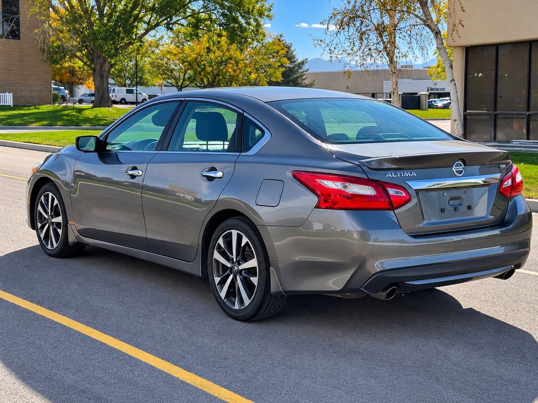 Used 2016 Nissan Altima 2.5 SR w/ LED Appearance Package FWD image 3