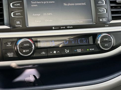 Used 2019 Toyota Highlander Limited Platinum image 13