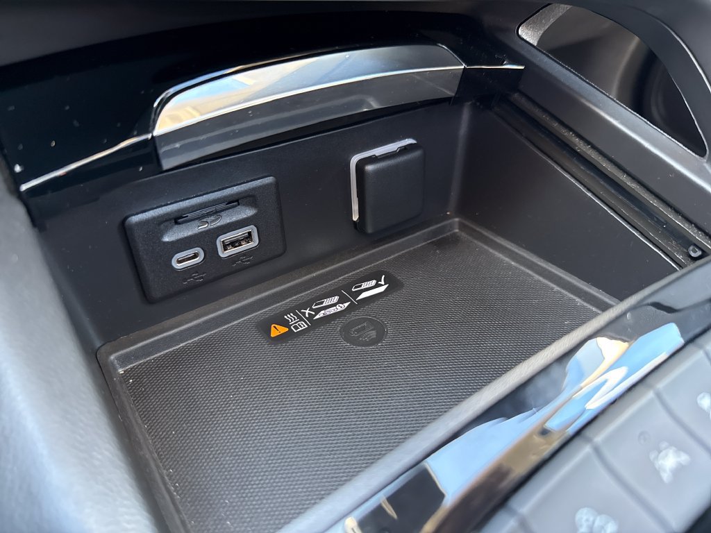 Certified 2022 Buick Envision Avenir w/ Technology Package II AWD/4WD image 28