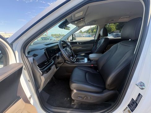 Used 2026 Kia Carnival FWD image 29