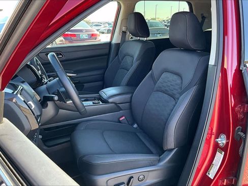 Used 2025 Nissan Pathfinder SV AWD/4WD image 7