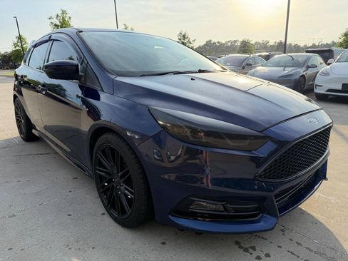 Used 2017 Ford Focus ST FWD image 3